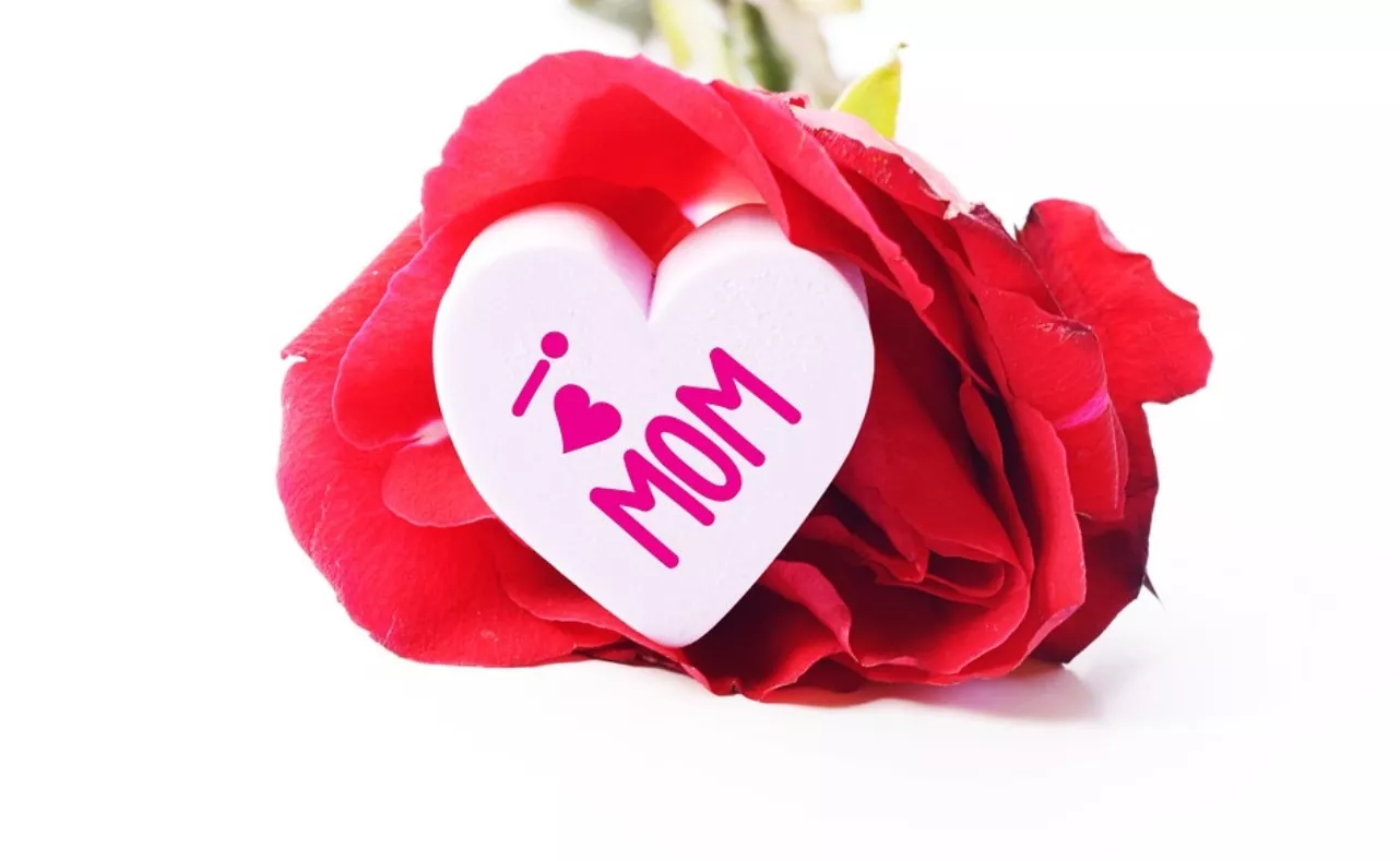 Як вибрати подарунок мамі на день народження: ділимося ідеями