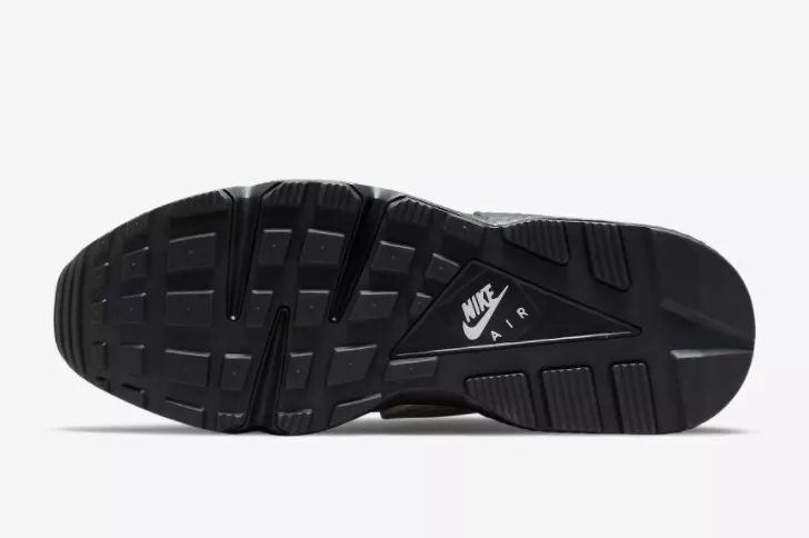 Як перевірити кросівки Nike на оригінальність? Підробка чи ні?