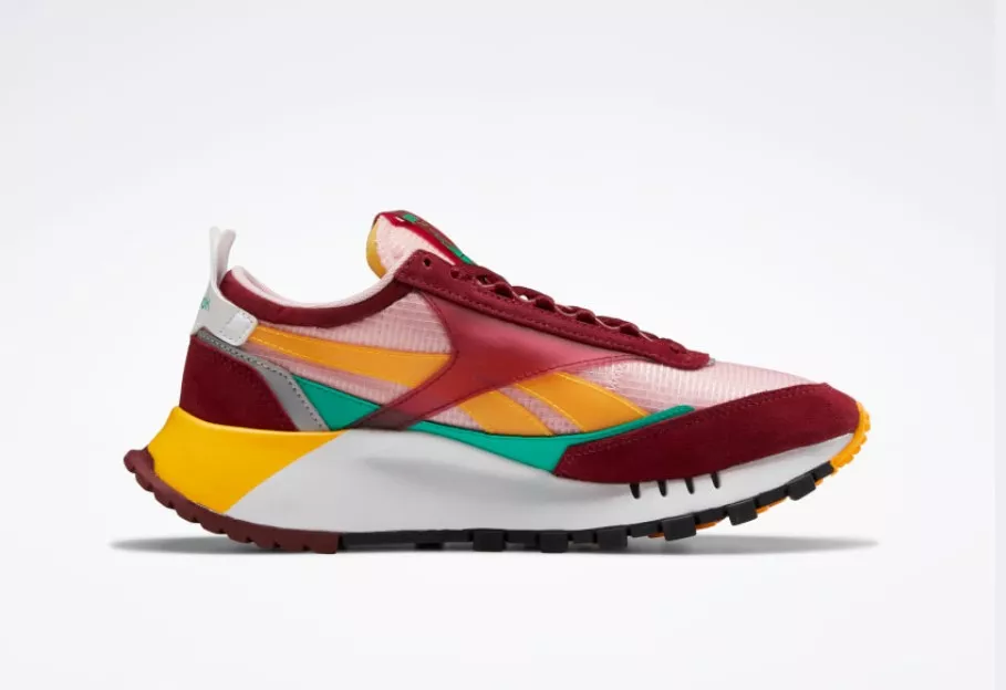 Модні жіночі кросівки 2020: тренди, новинки та незвичайні рішення