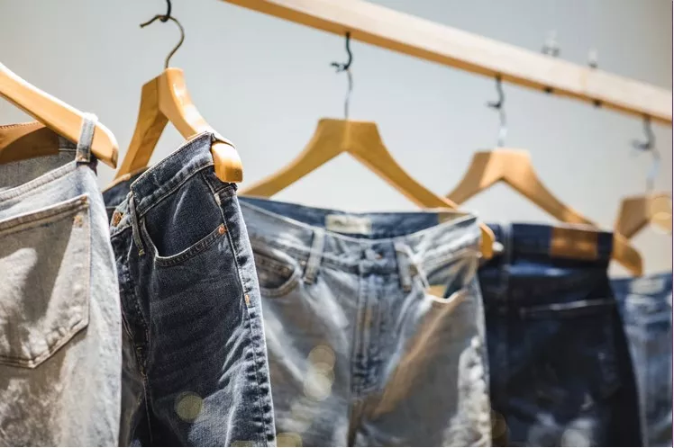 Джинси mom: створюємо оригінальний образ